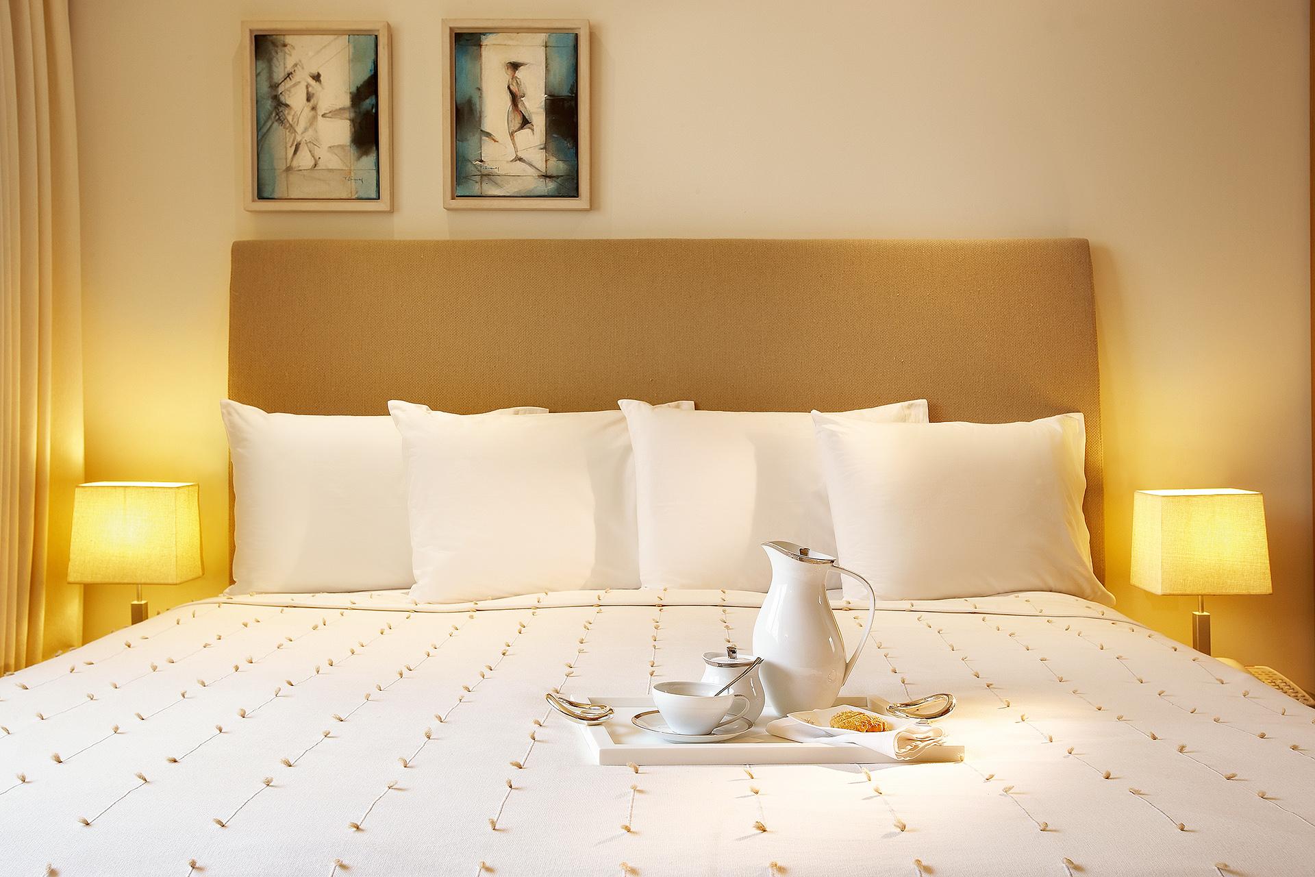 戴奥斯尊享人生酒店 塞萨洛尼基 外观 照片 A bedroom at the hotel