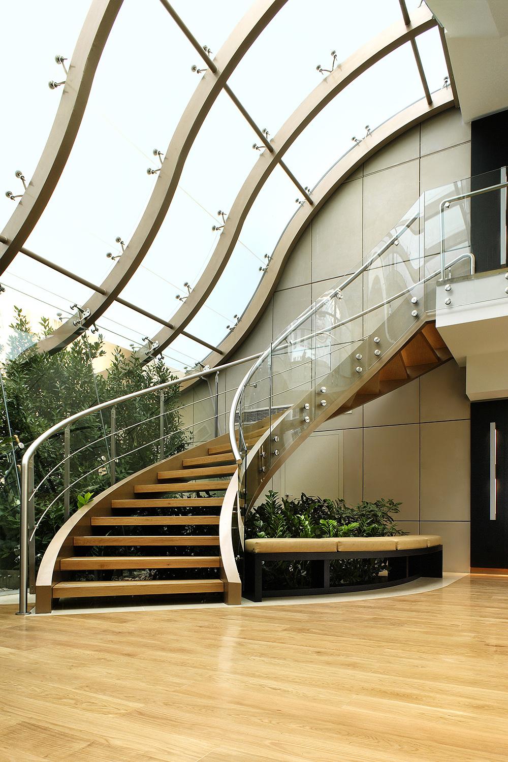 戴奥斯尊享人生酒店 塞萨洛尼基 外观 照片 A curved staircase