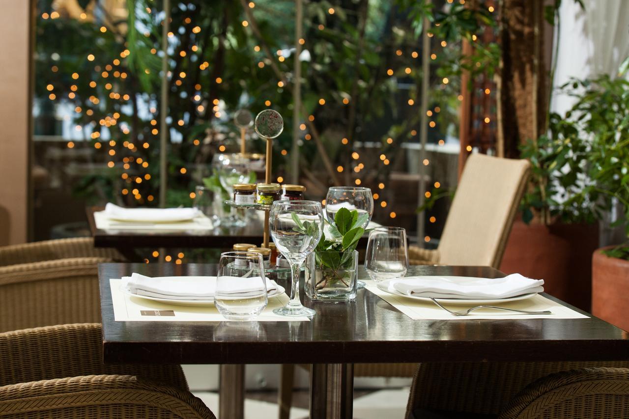 戴奥斯尊享人生酒店 塞萨洛尼基 外观 照片 A table set for dinner