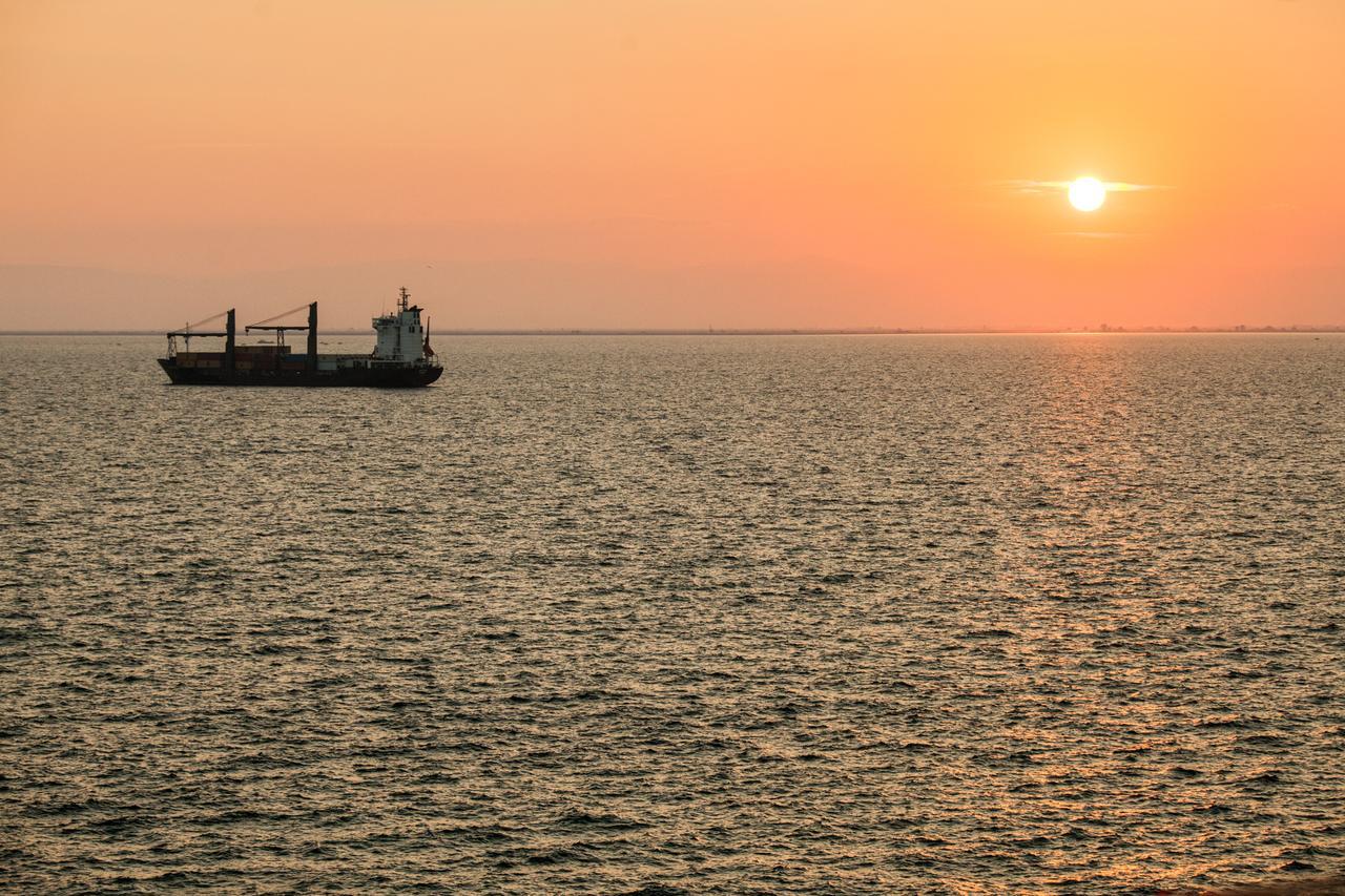 戴奥斯尊享人生酒店 塞萨洛尼基 外观 照片 Sunset over the Bay of Bengal