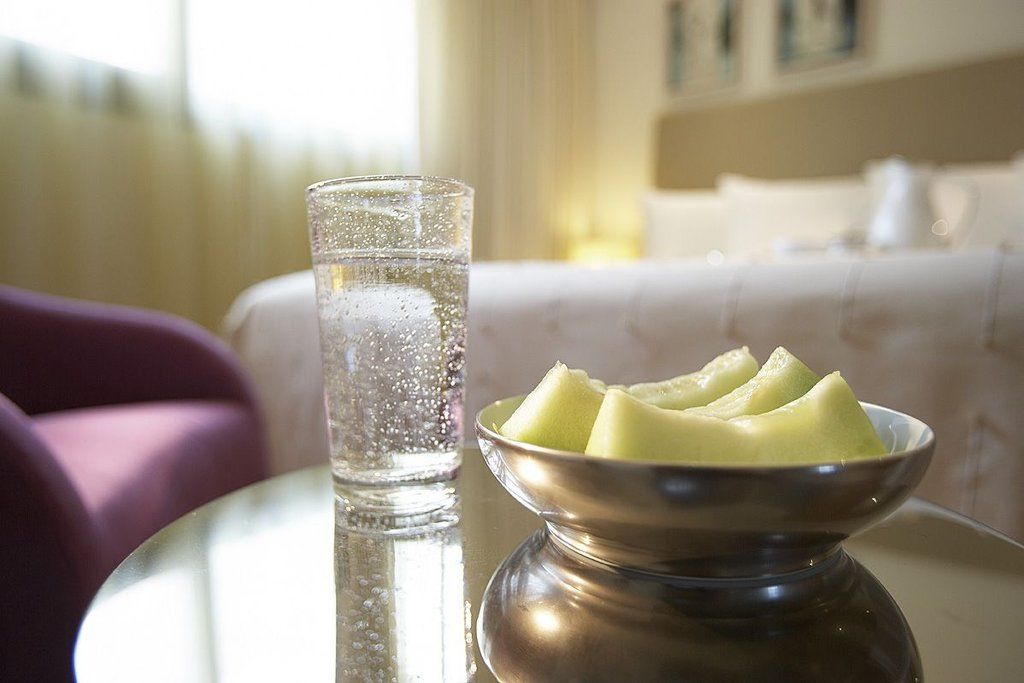 戴奥斯尊享人生酒店 塞萨洛尼基 外观 照片 A glass of sparkling water